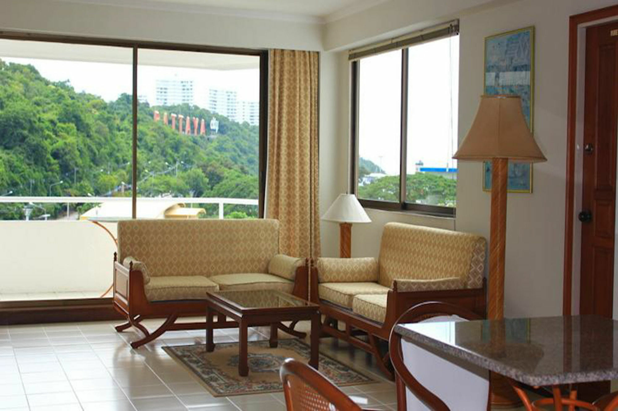 The Monaco Residence Pattaya Buitenkant foto
