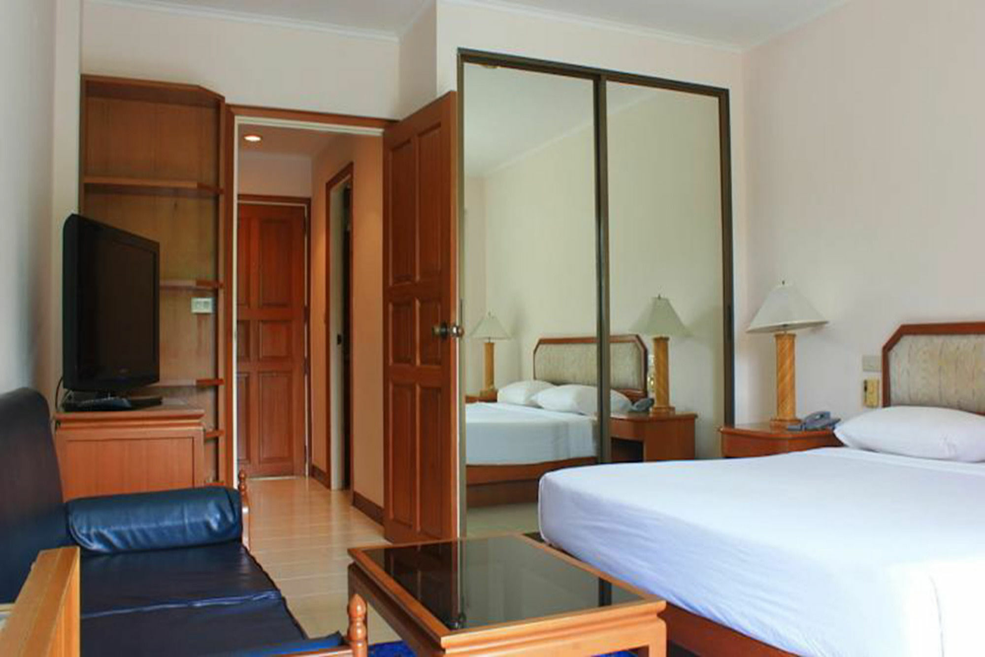 The Monaco Residence Pattaya Buitenkant foto