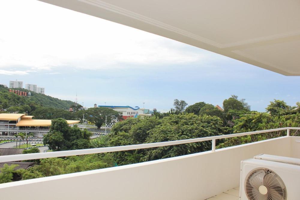 The Monaco Residence Pattaya Buitenkant foto